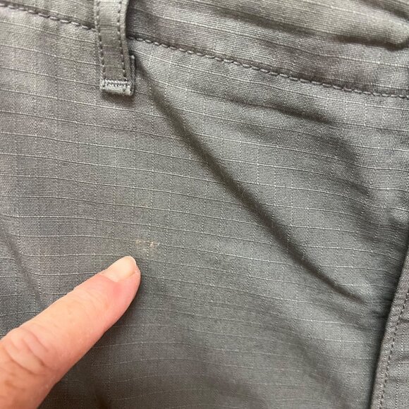 Men's Levi's Gray Cargo Shorts Size W38 - Picture 2 of 9